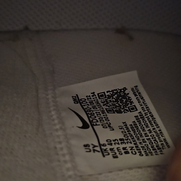 Nike youth skater blazer white blue/ black size 7 youth worn only a few times - Picture 6 of 8